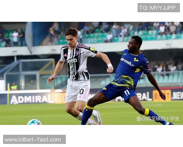 友谊赛精彩对决AC米兰与尤文图斯战成平局引发争议判罚热议