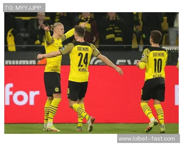 德甲热战：多特蒙德强势3-0击败阿森纳全场数据解析与精彩瞬间回顾